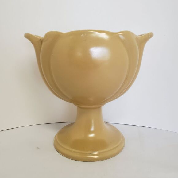 Vintage Hull Pottery Tan Tulip Vase with Pedestal Base and Glazed Finish MCM - Picture 7 of 7